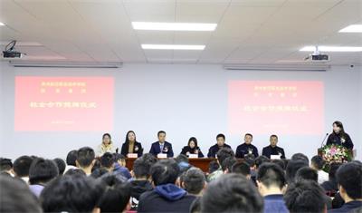 與鎧勝集團舉行校企合作簽約授牌儀式